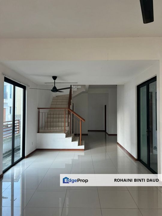 READY MOVE IN 2065sf 4 Room 2 Storey Terrace Saujana KLIA Azalea SEPANG, Selangor, Sepang