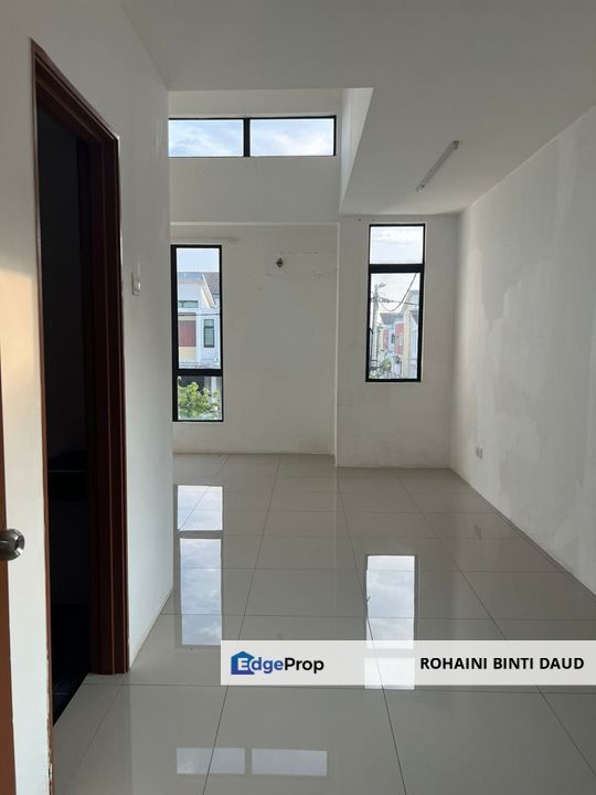 READY MOVE IN 2065sf 4 Room 2 Storey Terrace Saujana KLIA Azalea SEPANG, Selangor, Sepang
