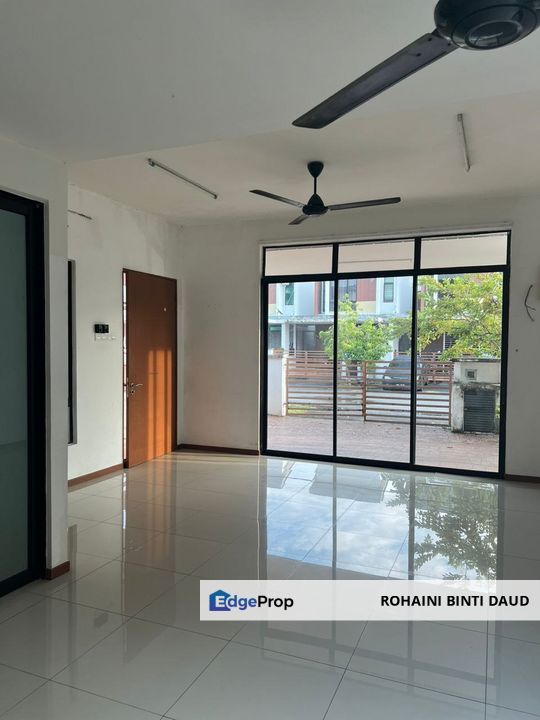 READY MOVE IN 2065sf 4 Room 2 Storey Terrace Saujana KLIA Azalea SEPANG, Selangor, Sepang