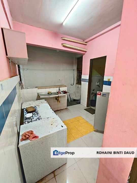 Gated & Guarded 3 Room Pangsapuri Seri Mawar Bandar Seri Putra KAJANG, Selangor, Bangi