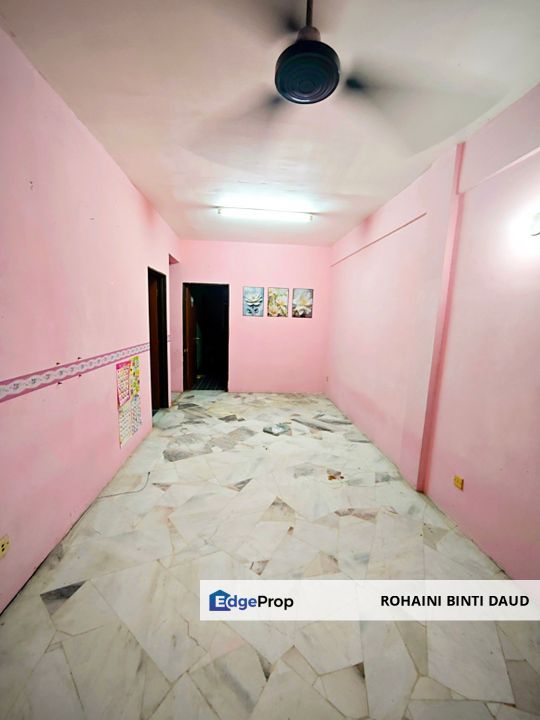 Gated & Guarded 3 Room Pangsapuri Seri Mawar Bandar Seri Putra KAJANG, Selangor, Bangi