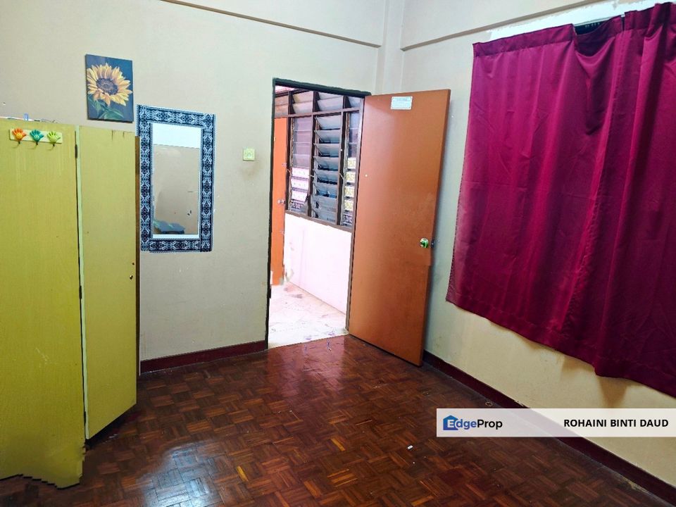 Gated & Guarded 3 Room Pangsapuri Seri Mawar Bandar Seri Putra KAJANG, Selangor, Bangi