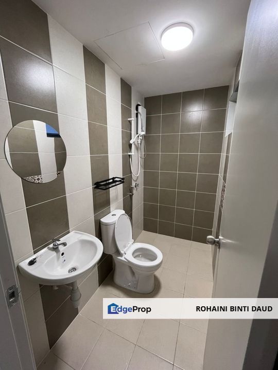 NEW UNIT Ready Move In Almost Fully Furnished 4 Room Residensi Emas KAJANG 2, Selangor, Kajang