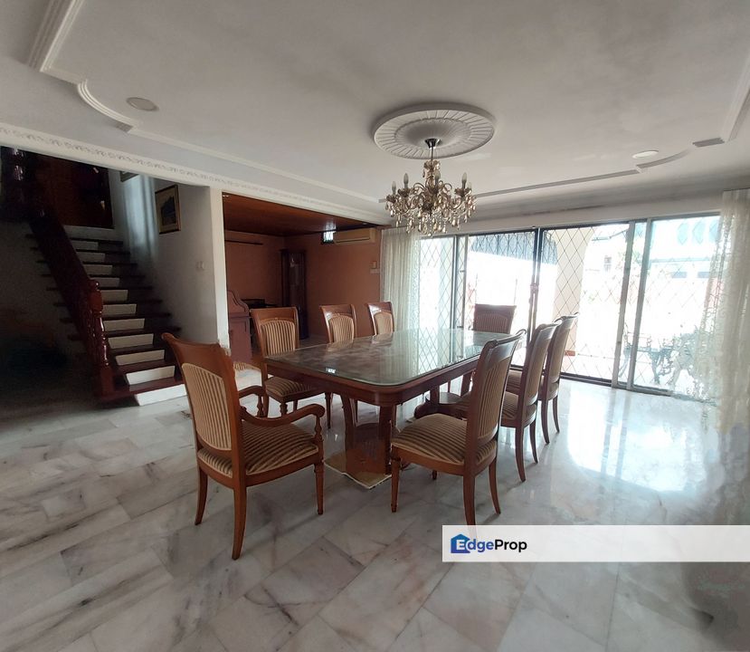 Large land area, bedrooms with attached bath, Selangor, Shah Alam