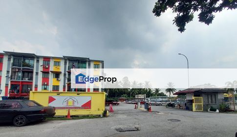 Guarded, 1 parking bay, near shops, Selangor, Kapar 