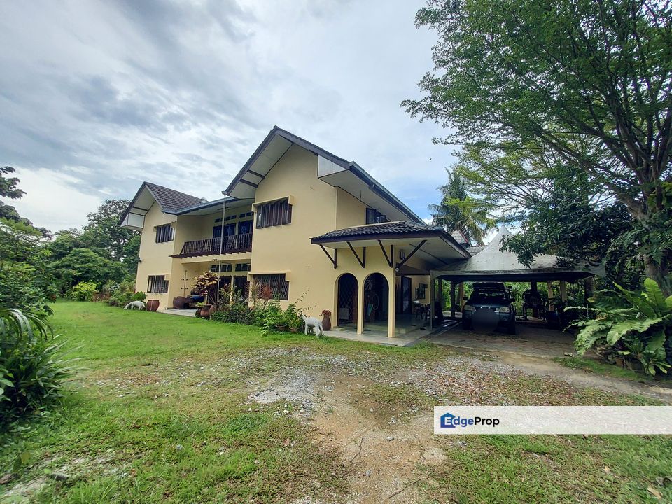 Quiet area, large rooms, land for garden/parking, Selangor, Klang