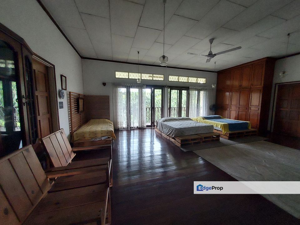 Quiet area, large rooms, land for garden/parking, Selangor, Klang