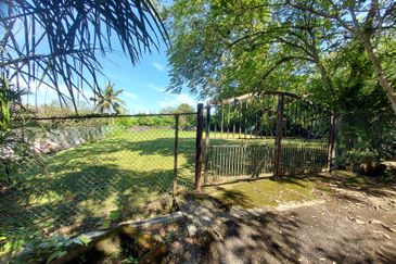 Bungalow land, flat land, 2 plots