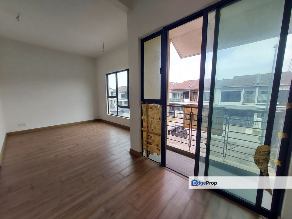 2.5 storey, never occupied, wide road, guarded, Selangor, Puchong