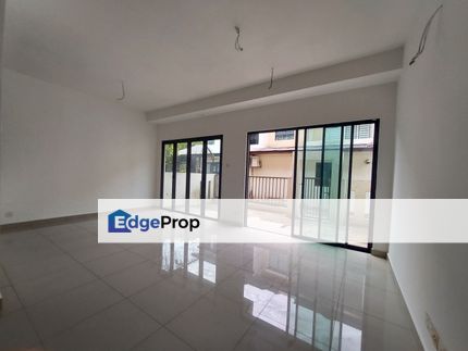 2.5 storey, never occupied, wide road, guarded, Selangor, Puchong