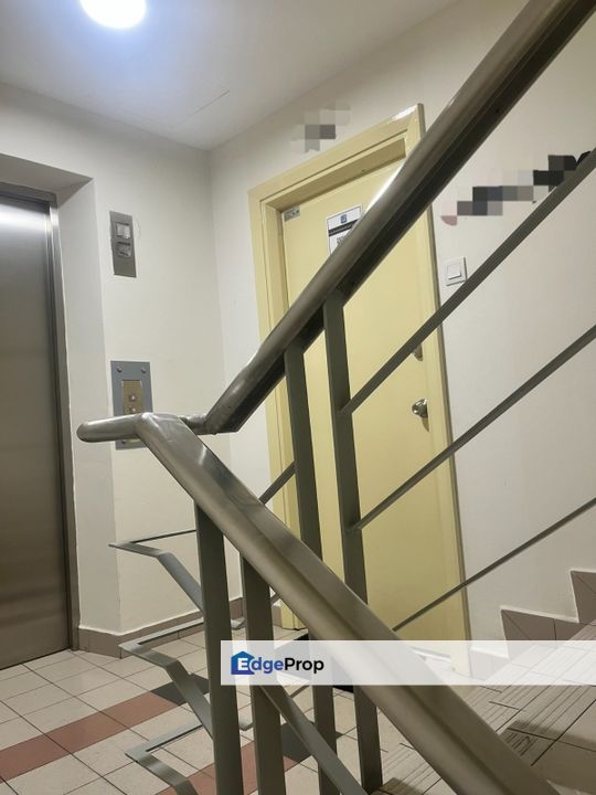 Partly furnished, with lift, Kuala Lumpur, Dutamas