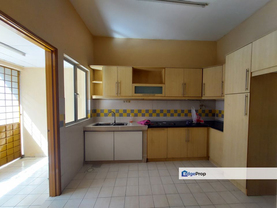 Kitchen cabinet, wardrobe and AC in primary room, 2 water heaters, Selangor, Shah Alam