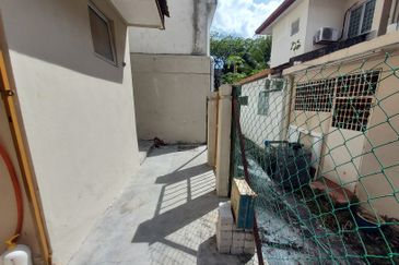 Jalan Spektrum U16 @ Taman Bukit Subang