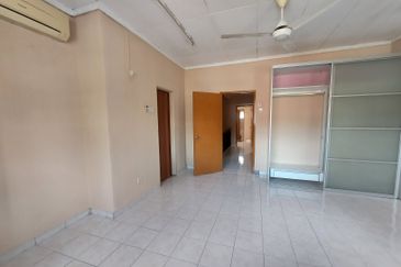 Jalan Spektrum U16 @ Taman Bukit Subang