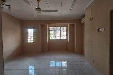 Jalan Spektrum U16 @ Taman Bukit Subang