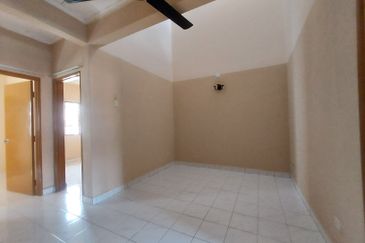 Jalan Spektrum U16 @ Taman Bukit Subang