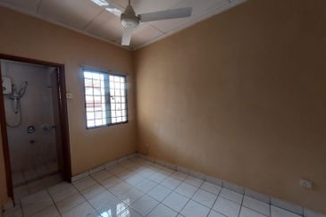 Jalan Spektrum U16 @ Taman Bukit Subang