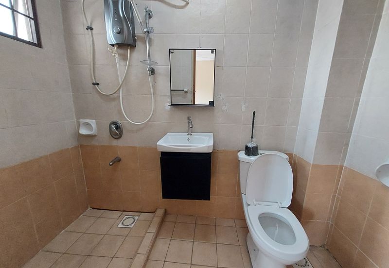 Jalan Spektrum U16 @ Taman Bukit Subang