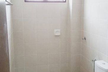 【Freehold】 Double Storey @ Meru Perdana