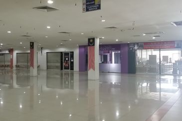 GLAMOUR SQUARE COMMERCIAL CENTRE