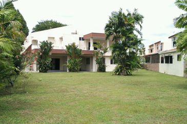 2 Storey【FREEHOLD + CORNER 】Ipoh Garden South