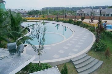 Fully Furnished 3R3B @ Sky Garden Condo