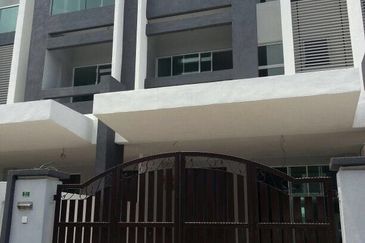 3 Storey Terrace House, 8R 6B @ Kampar Putra