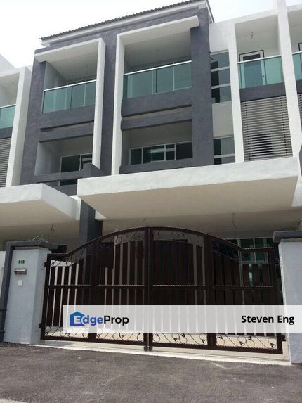 3 Storey Terrace House, 8R 6B @ Kampar Putra, Perak, Kampar