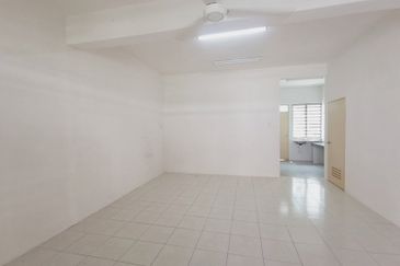 【RUMAH TEPI】2.5 Tingkat, Anjung Bercham, Ipoh