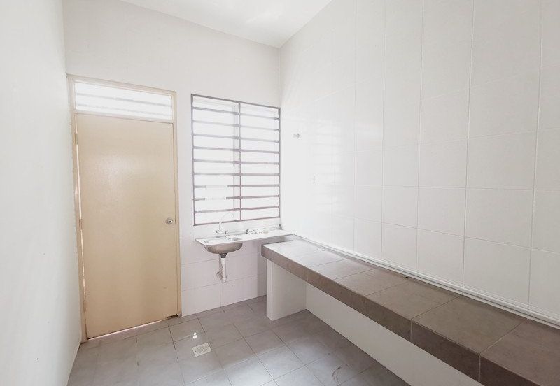 【RUMAH TEPI】2.5 Tingkat, Anjung Bercham, Ipoh