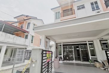 【RUMAH TEPI】2.5 Tingkat, Anjung Bercham, Ipoh