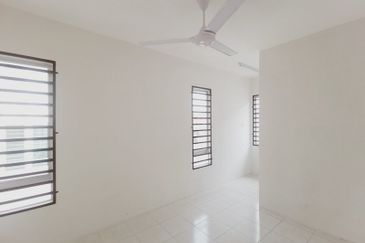 【RUMAH TEPI】2.5 Tingkat, Anjung Bercham, Ipoh