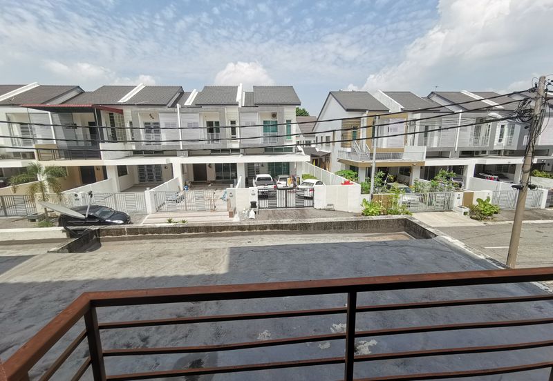 【RUMAH TEPI】2.5 Tingkat, Anjung Bercham, Ipoh