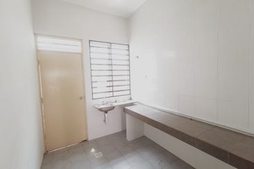 【RUMAH TEPI】2. 5 Tingkat, Anjung Bercham, Ipoh