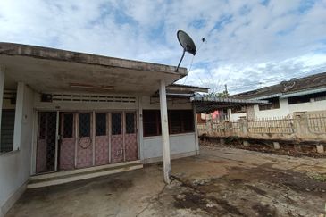 Single Storey Corner @ Taman Harilela, Rapat Baru