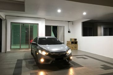 Double Storey Endlot with 10 Feet Extra Land