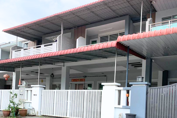 Double Storey Taman Lapangan Raya, Botani (Gated Guarded & Renovated)