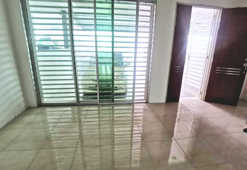 Double Storey Taman Lapangan Raya, Botani (Gated Guarded & Renovated)