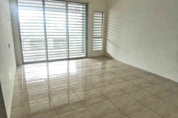 Double Storey Taman Lapangan Raya, Botani (Gated Guarded & Renovated)