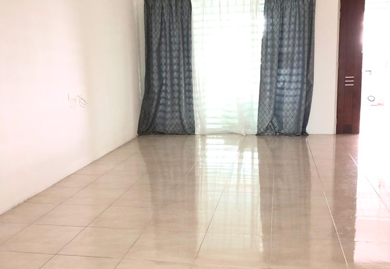 Double Storey Taman Lapangan Raya, Botani (Gated Guarded & Renovated)