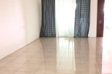 Double Storey Taman Lapangan Raya, Botani (Gated Guarded & Renovated)