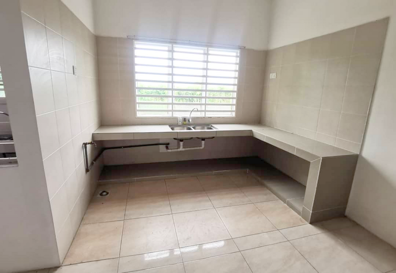 Double Storey Taman Lapangan Raya, Botani (Gated Guarded & Renovated)