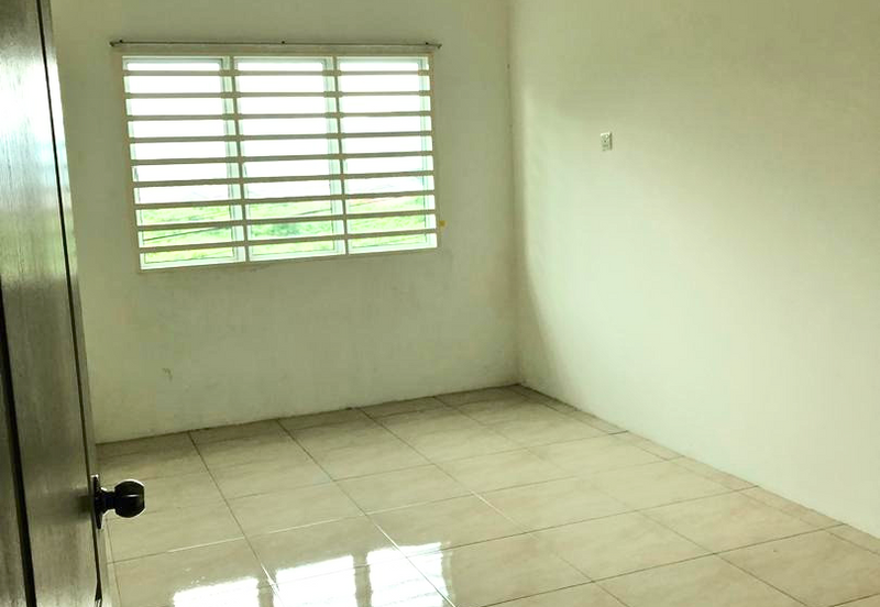 Double Storey Taman Lapangan Raya, Botani (Gated Guarded & Renovated)