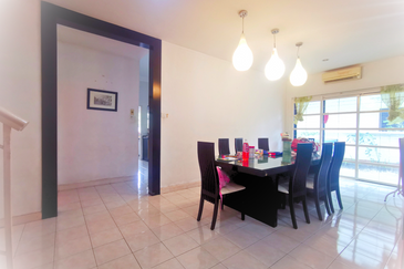 Double Storey Semi D Freehold, Spacious, Renovated Well-kept Condition
