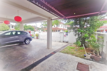 Double Storey Semi D Freehold, Spacious, Renovated Well-kept Condition