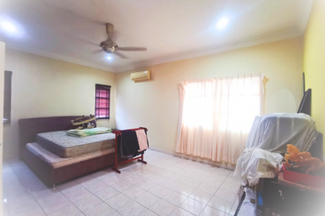 Double Storey Semi D Freehold, Spacious, Renovated Well-kept Condition