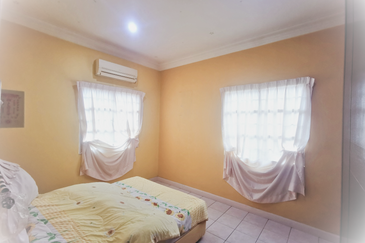 Double Storey Semi D Freehold, Spacious, Renovated Well-kept Condition
