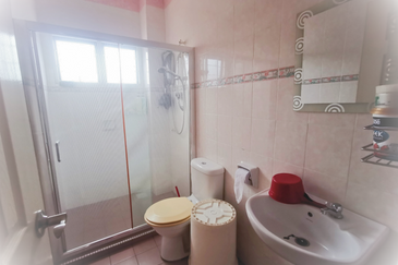 Double Storey Semi D Freehold, Spacious, Renovated Well-kept Condition