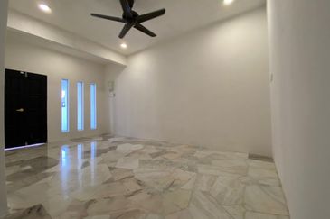 Beautiful House, Fully Renovated, Freehold, 1,540sf, Nice Location