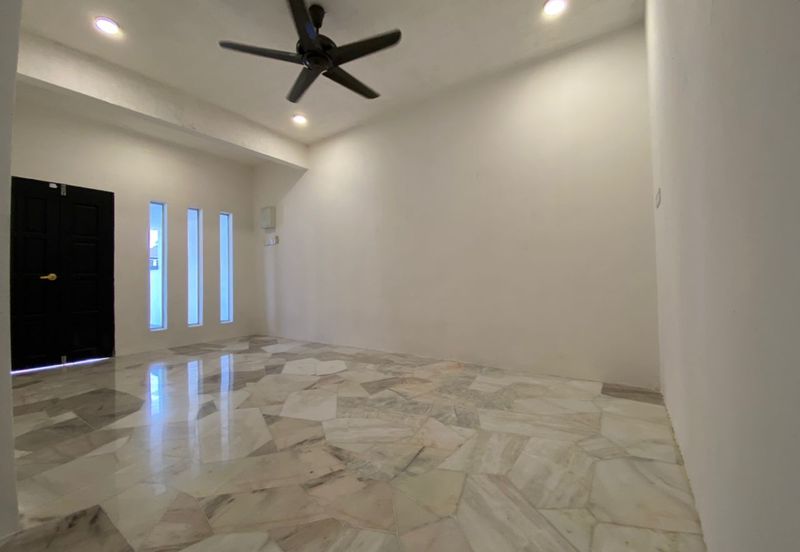 Beautiful House, Fully Renovated, Freehold, 1,540sf, Nice Location